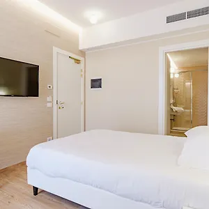 Boston 4*, Bari Italië